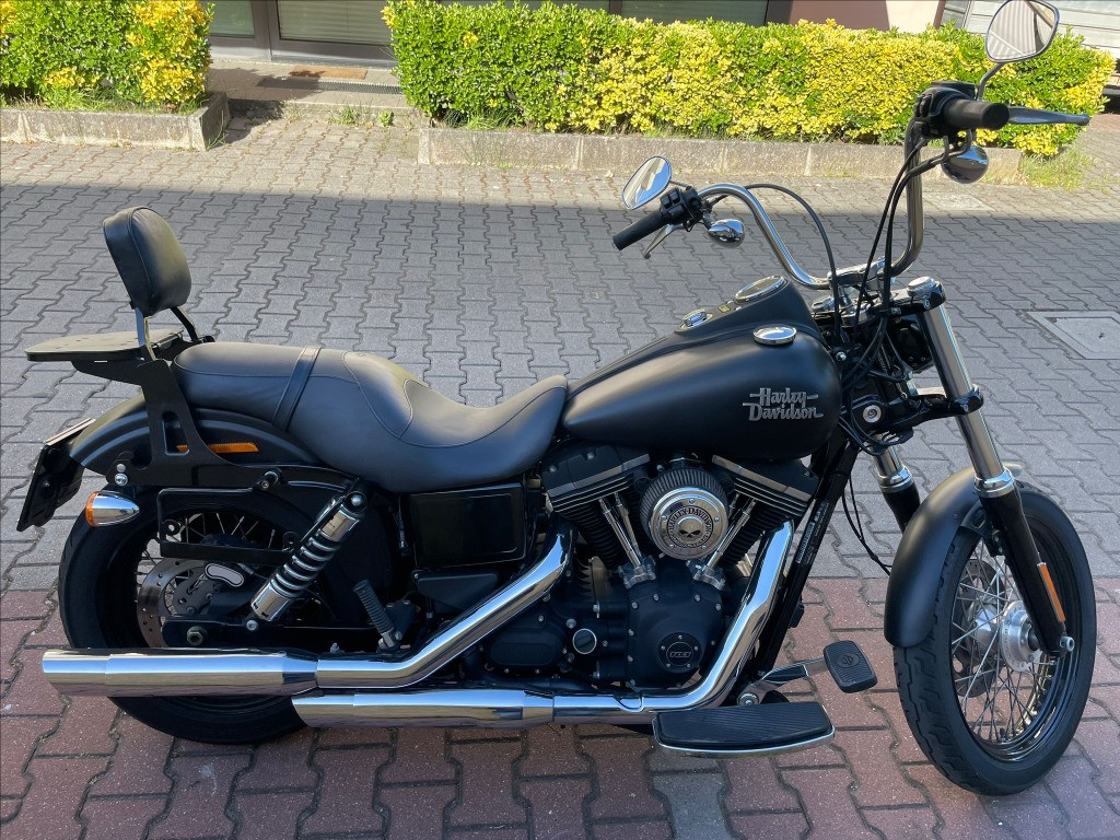 HARLEY-DAVIDSON Dyna Street Bob 1690