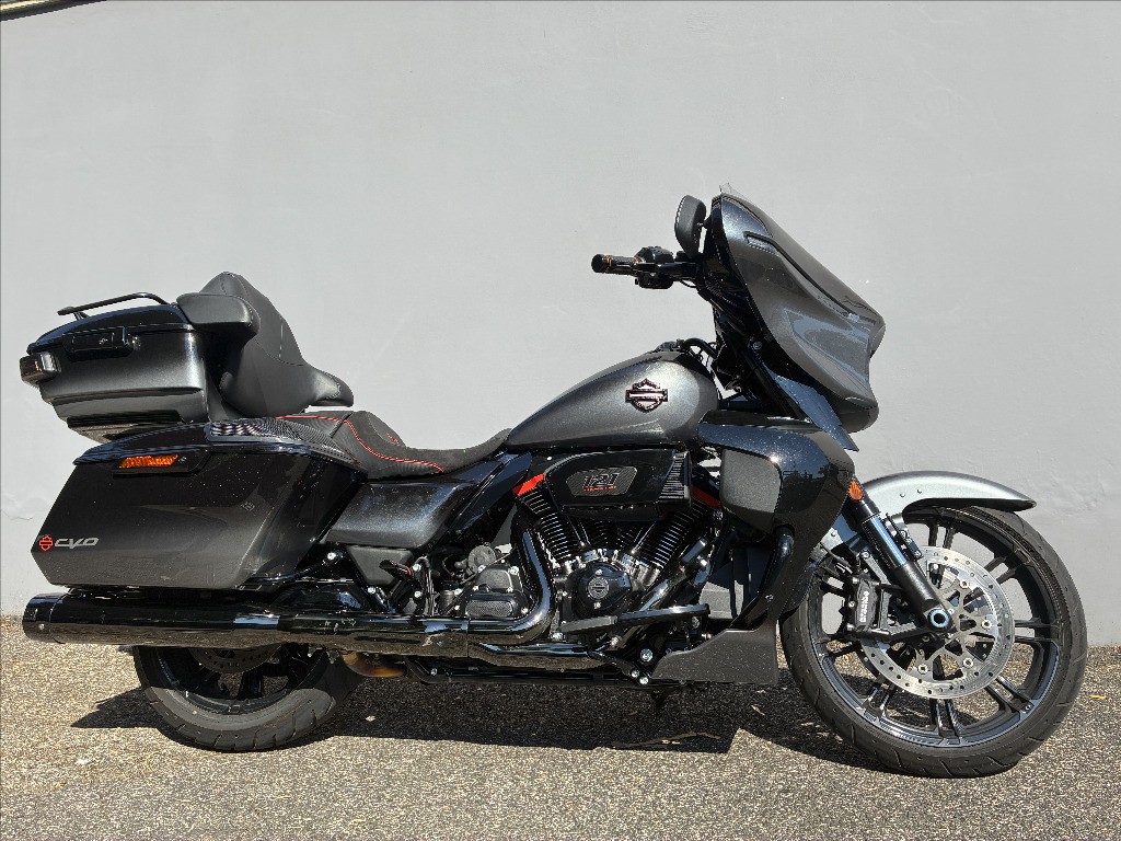 HARLEY-DAVIDSON CVO 1977 Street Glide 121 2.0 Custom Color